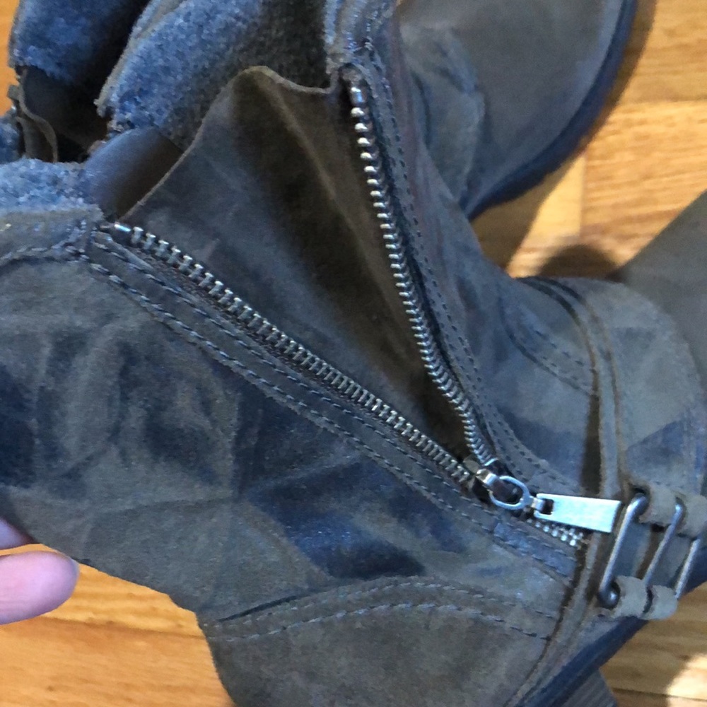 Clark’s Boots - Picture 4 of 9
